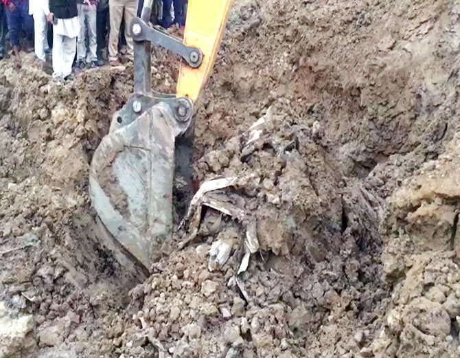 couple dead body found in car in yamunanagar