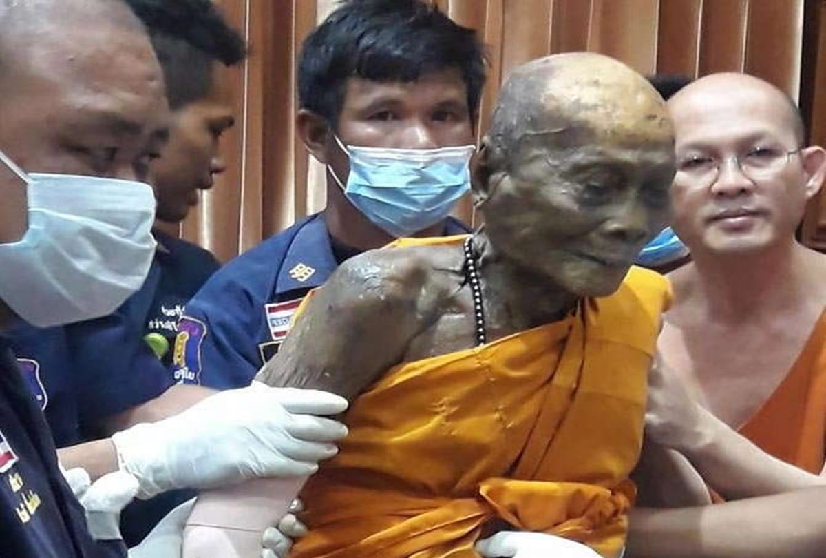 Miracle with dead body of a Buddhist monk