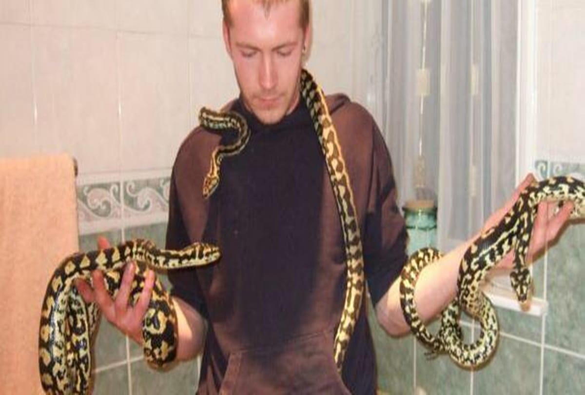 snake handler mystery death with serious injuries after pet escaped