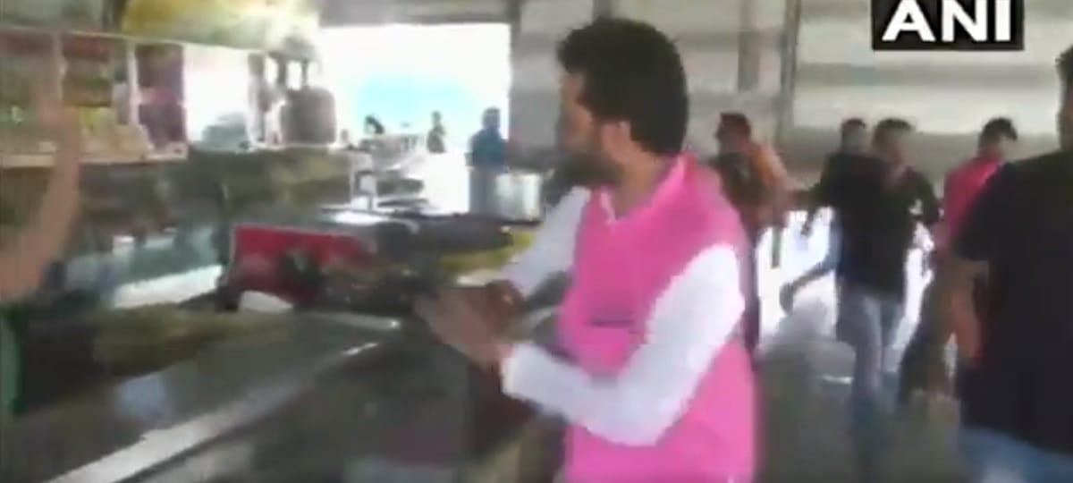 Protesters vandalised dhaba in Dewas Madhya Pradesh in protest against Padmaavat