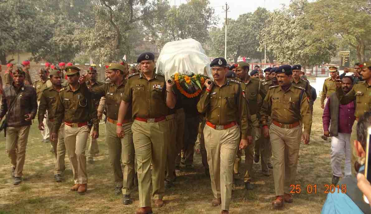 truck hit phantom squad constable in varanasi