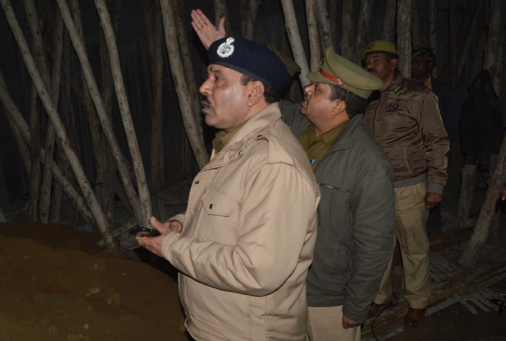 two labourer died in faizabad during construction of a building.