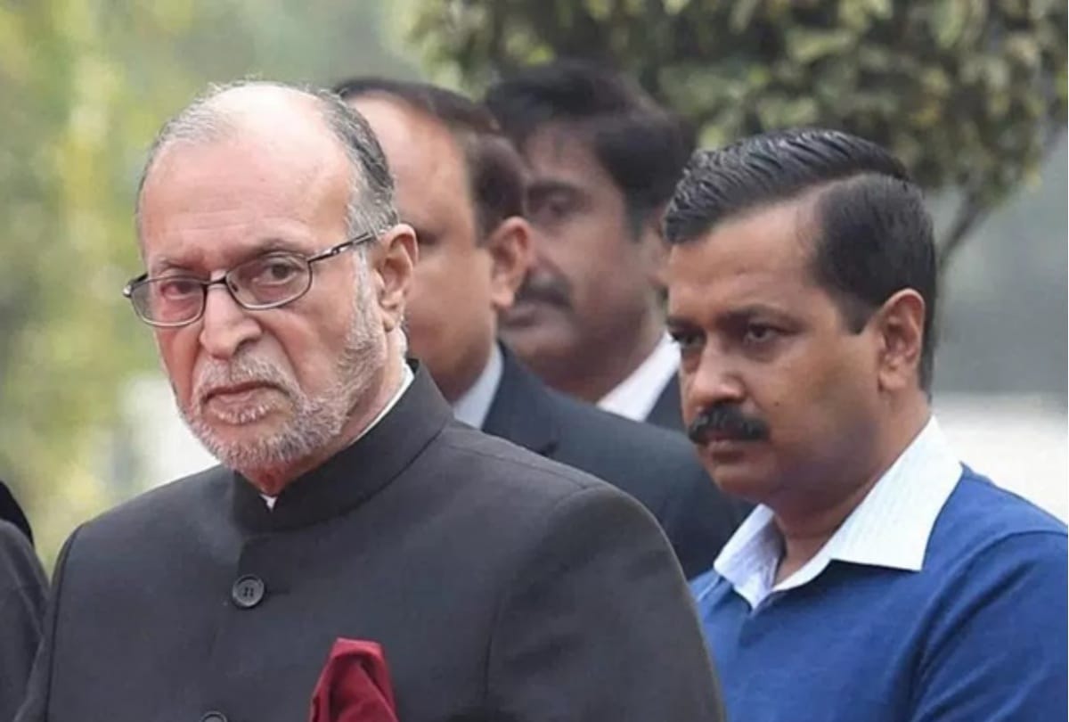 aap alleged that cm and deputy cm asked to present invitation card at lg house