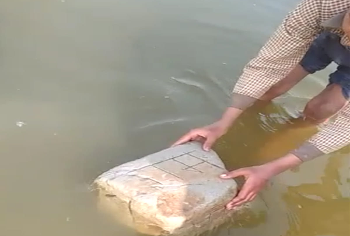 name of Rama stone was swimming in Yamuna river