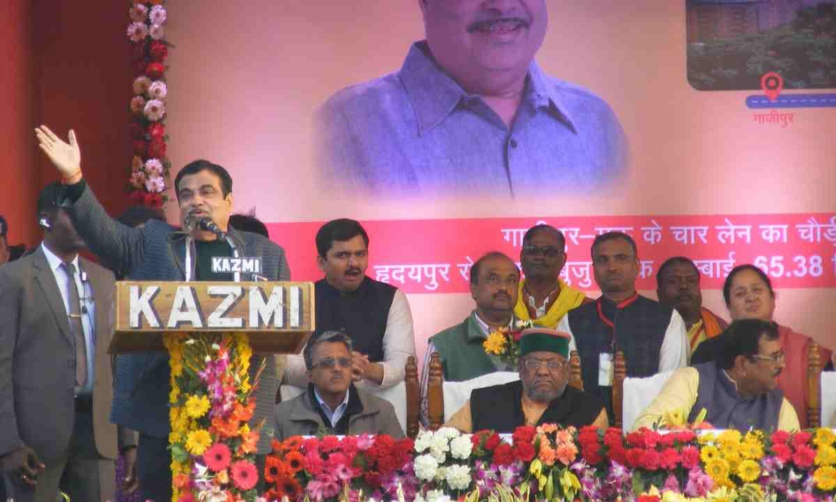 Nitin gadkari threatened contracter for corruption in road construction