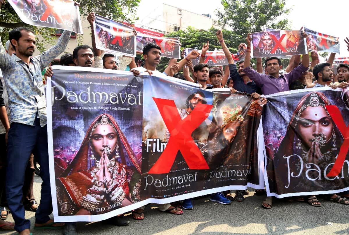 film padmaavat leaked on facebook and million users has been seen in free of cost