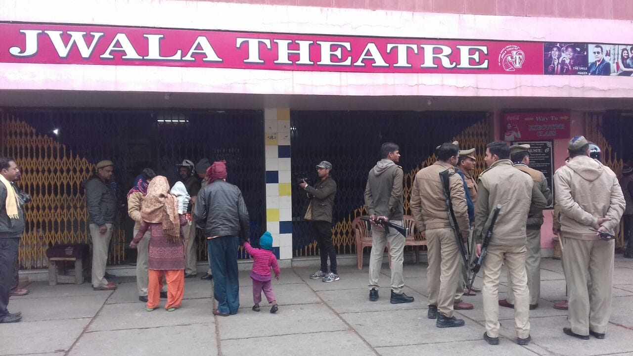 padmaavat release in agra stir going on