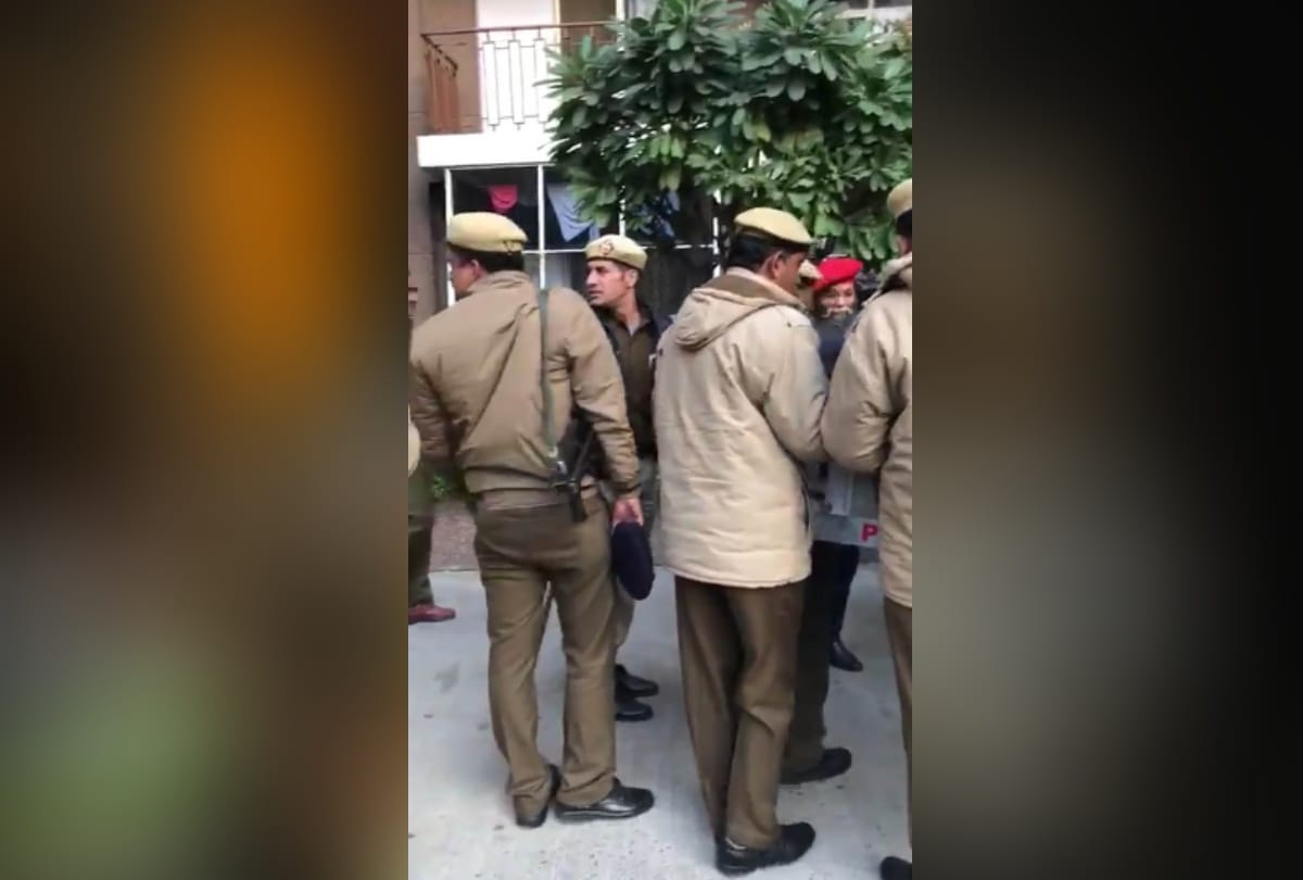 padmavat : surajpal amu and 31 other arrested for burning canter in gurugram