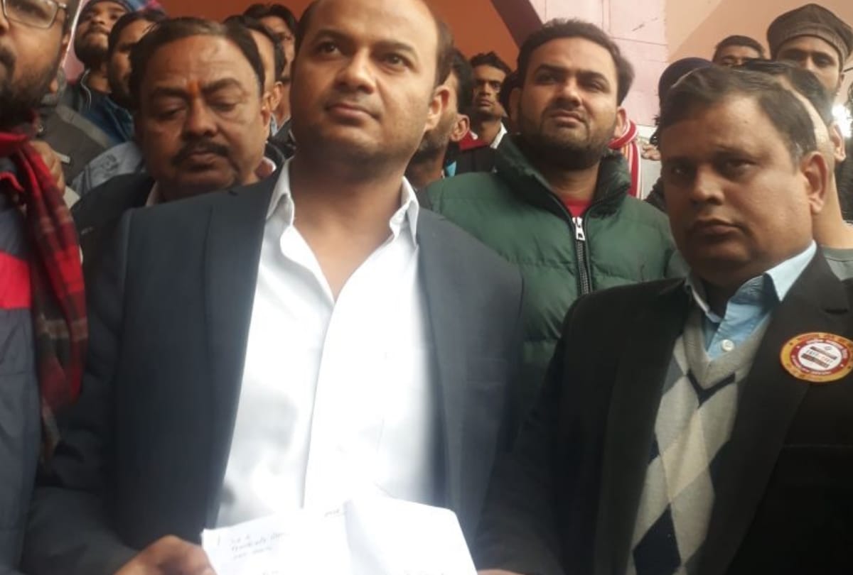 malihabad businessmen protest against dacoity