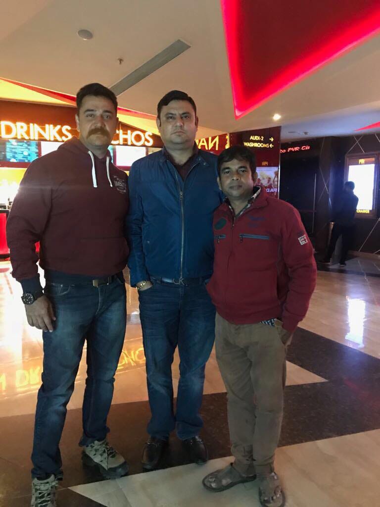 stars unique way to support padmaavat