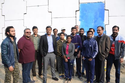 Delhi street artists will paint the wall of shaheed path in lucknow