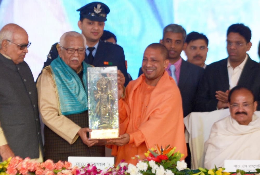 सुल्तानपुर में यूपी दिवस पर पांच सड़क परियोजनाओं का शिलान्यास