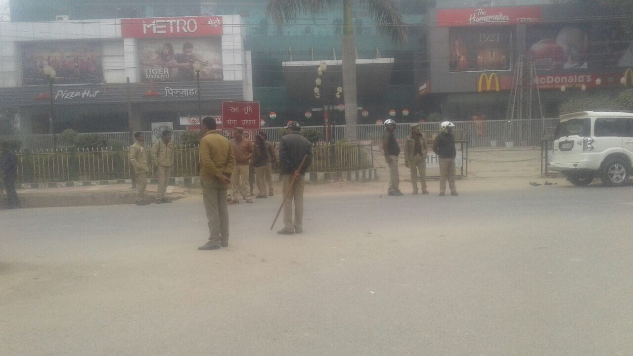 film padmaavat release in varanasi multiplex one person attempt to suicide