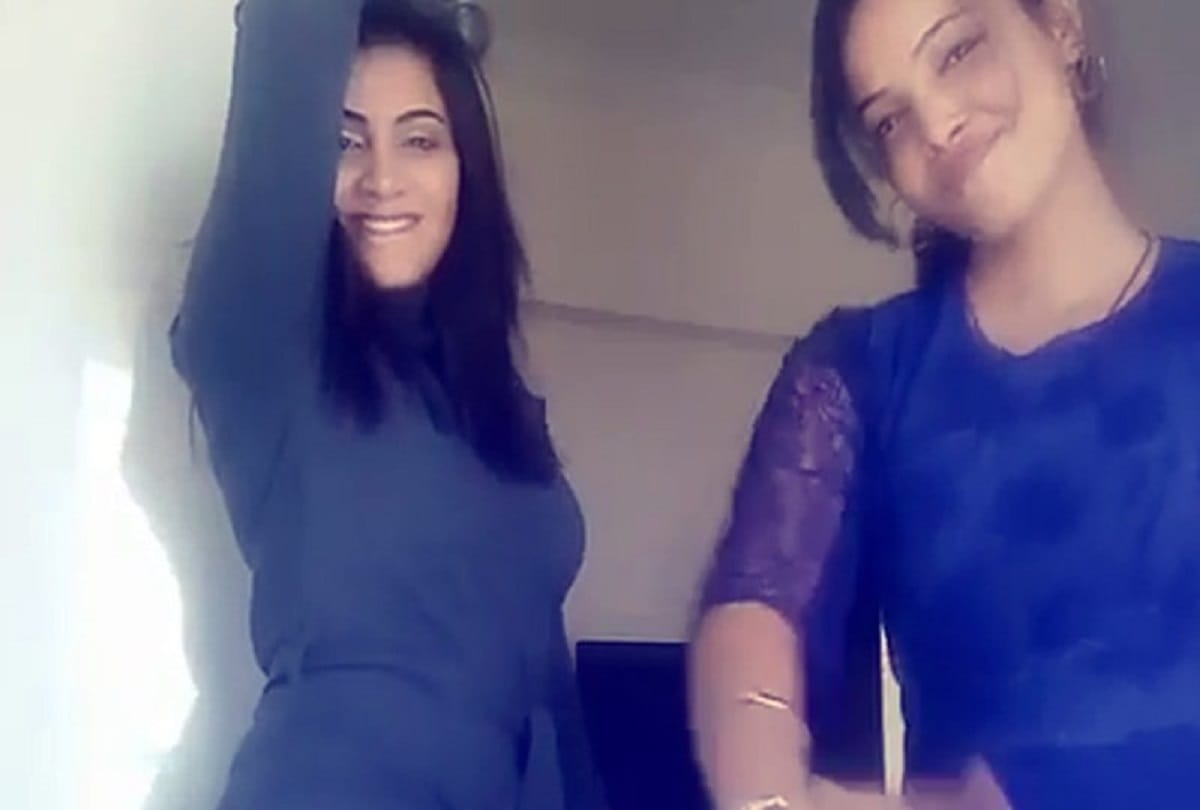 arshi khan posted a dance video on her instagram with jyoti kumari