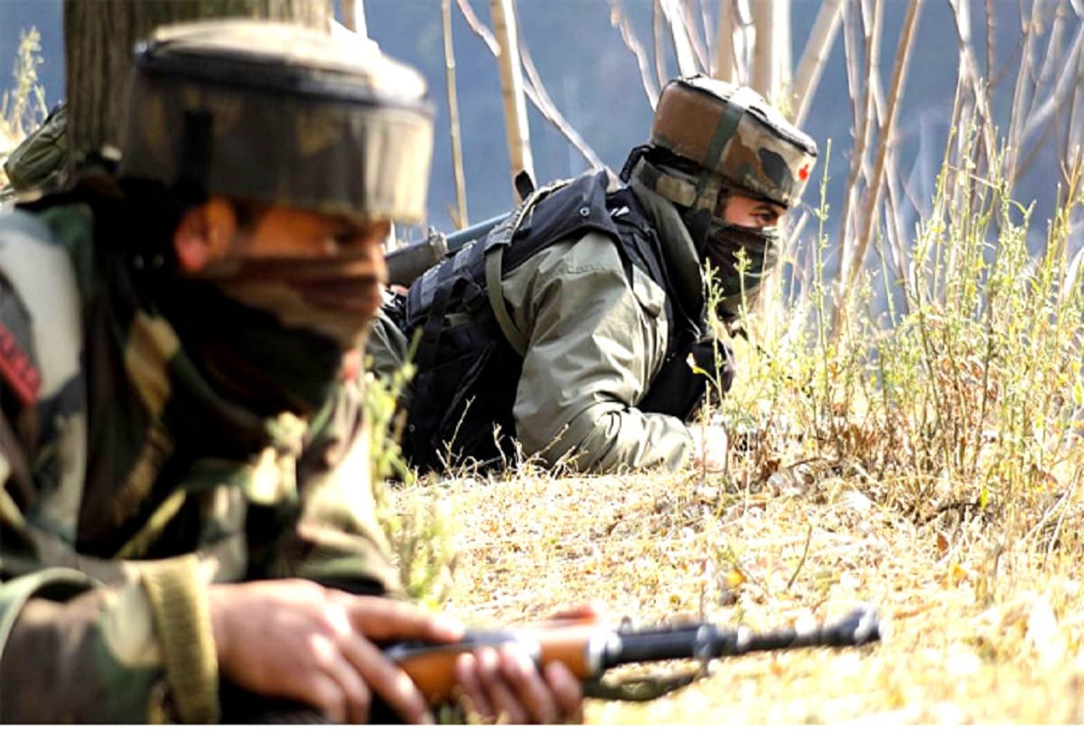 Lashkar-e-Taiba terrorists to Srinagar, mobile and rail service closed