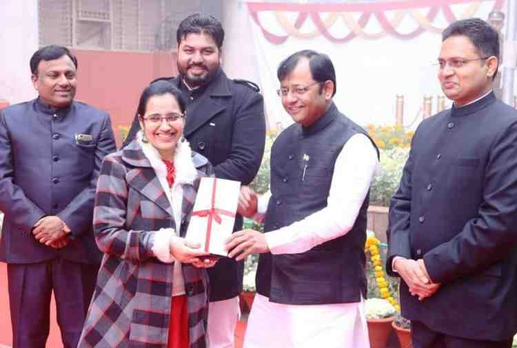 chandigarh nagar nigam honoured 25 employees on 69th republic day