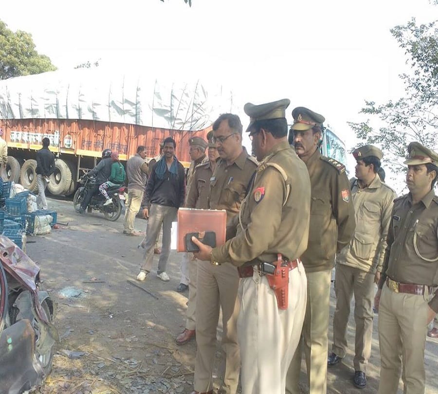big road accident between truck and car at fatehabad in agra 
