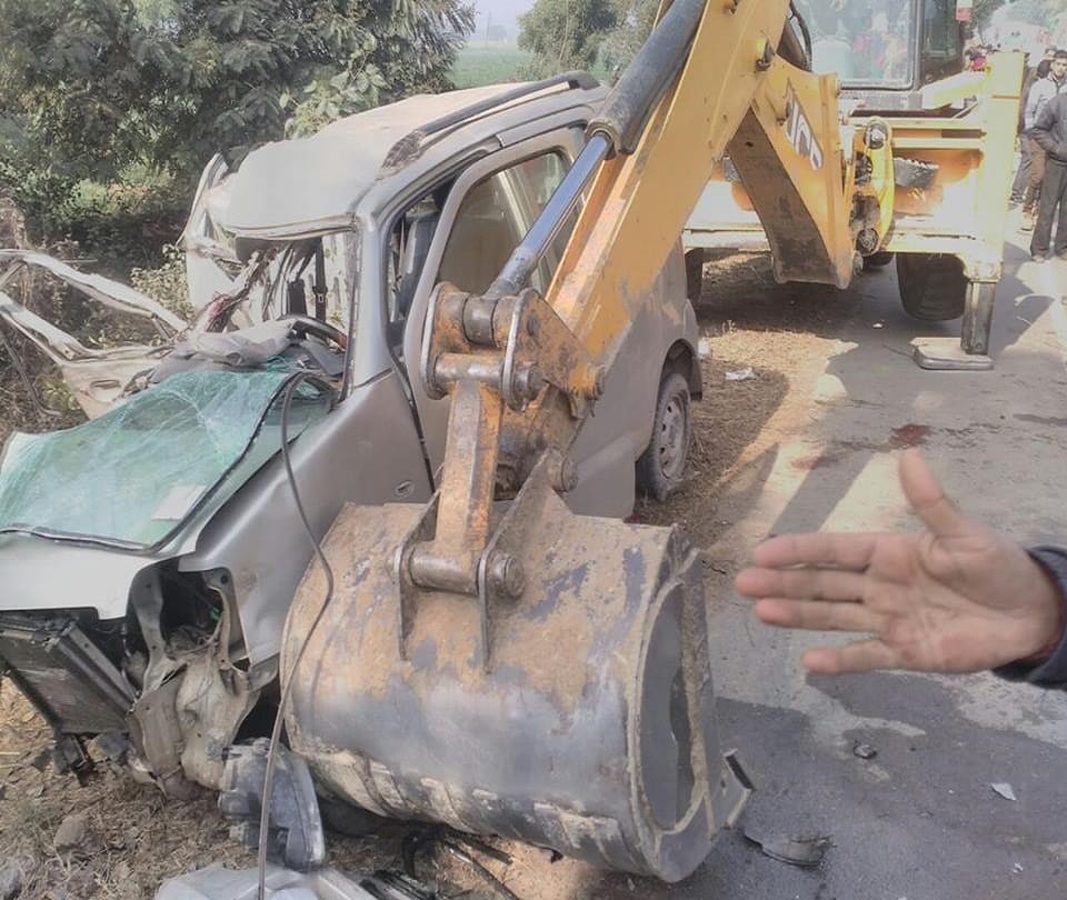 big road accident between truck and car at fatehabad in agra 