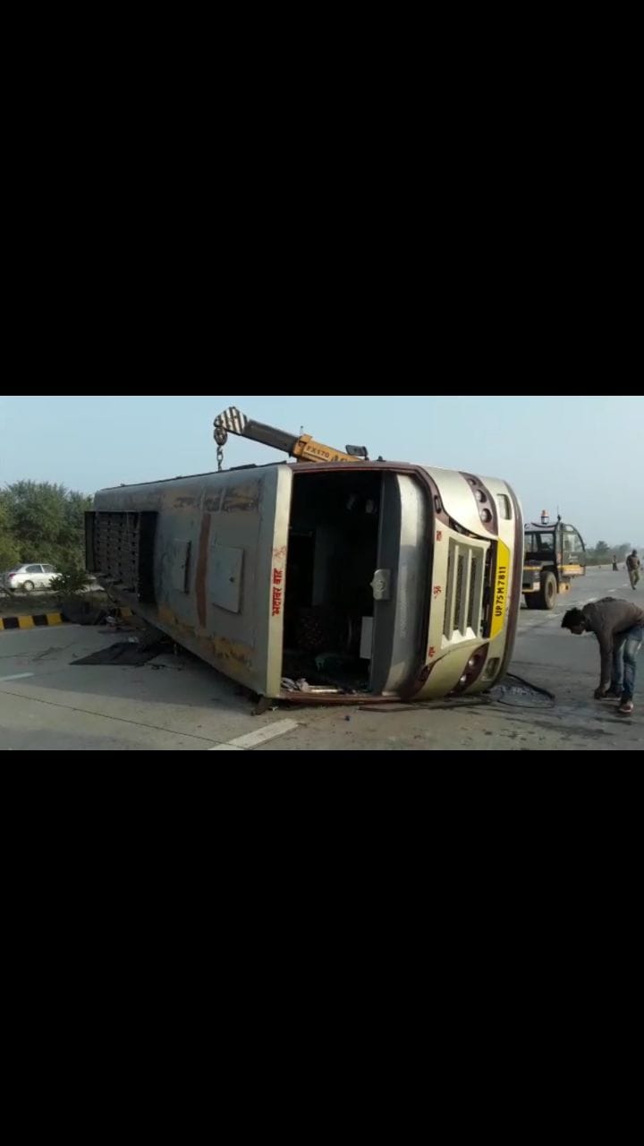 many inured in bus accident in mathura 