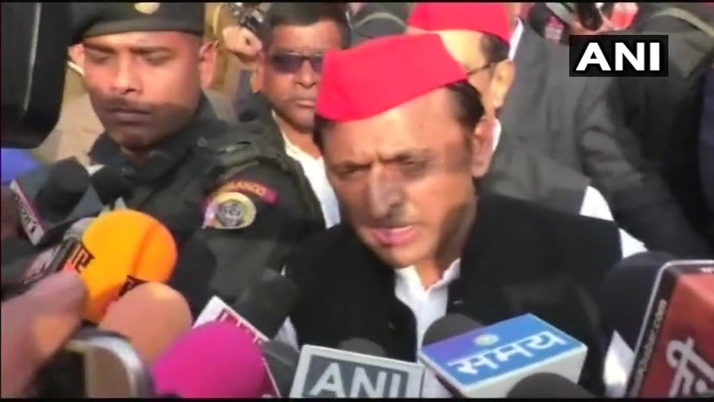 kasganj clash akhilesh yadav and giriraj singh tweet