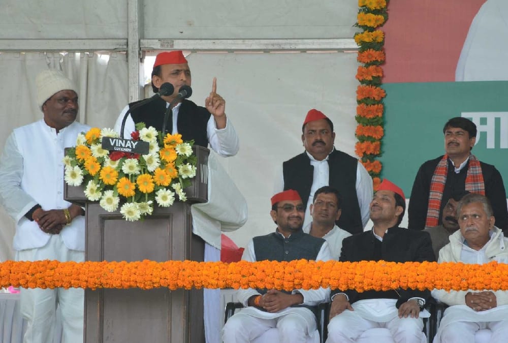 we will give pension to ramleela artists if we come in power says akhilesh yadav