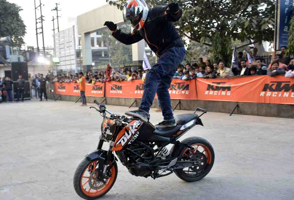 Bike stunts programme organise in varanasi