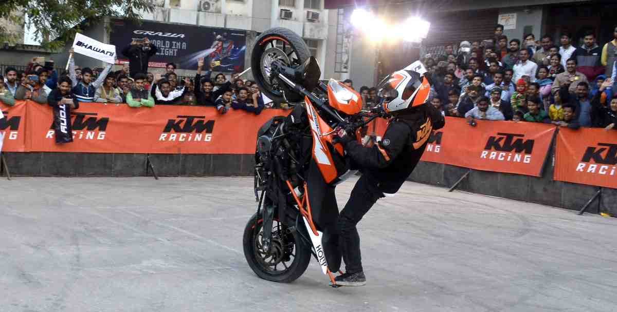 Bike stunts programme organise in varanasi