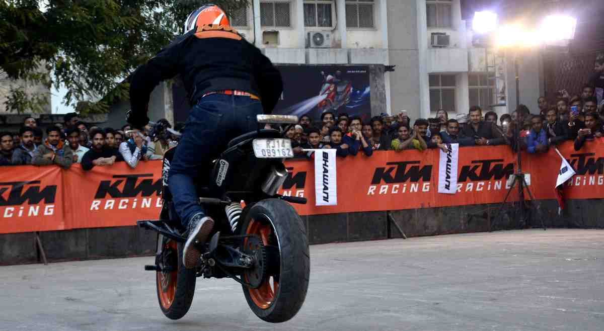 Bike stunts programme organise in varanasi