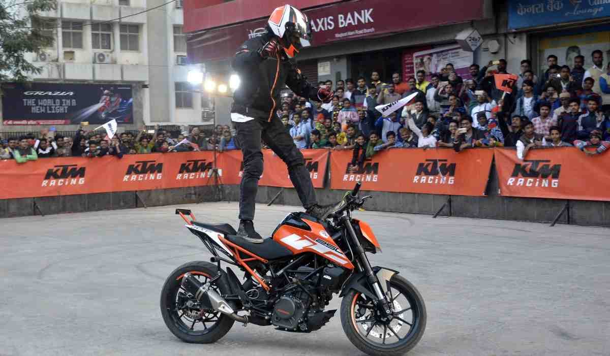 Bike stunts programme organise in varanasi