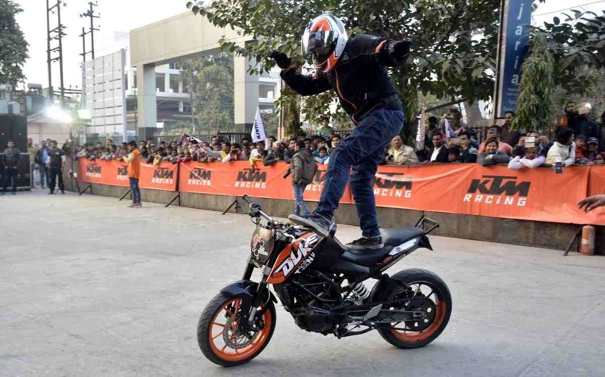 Bike stunts programme organise in varanasi