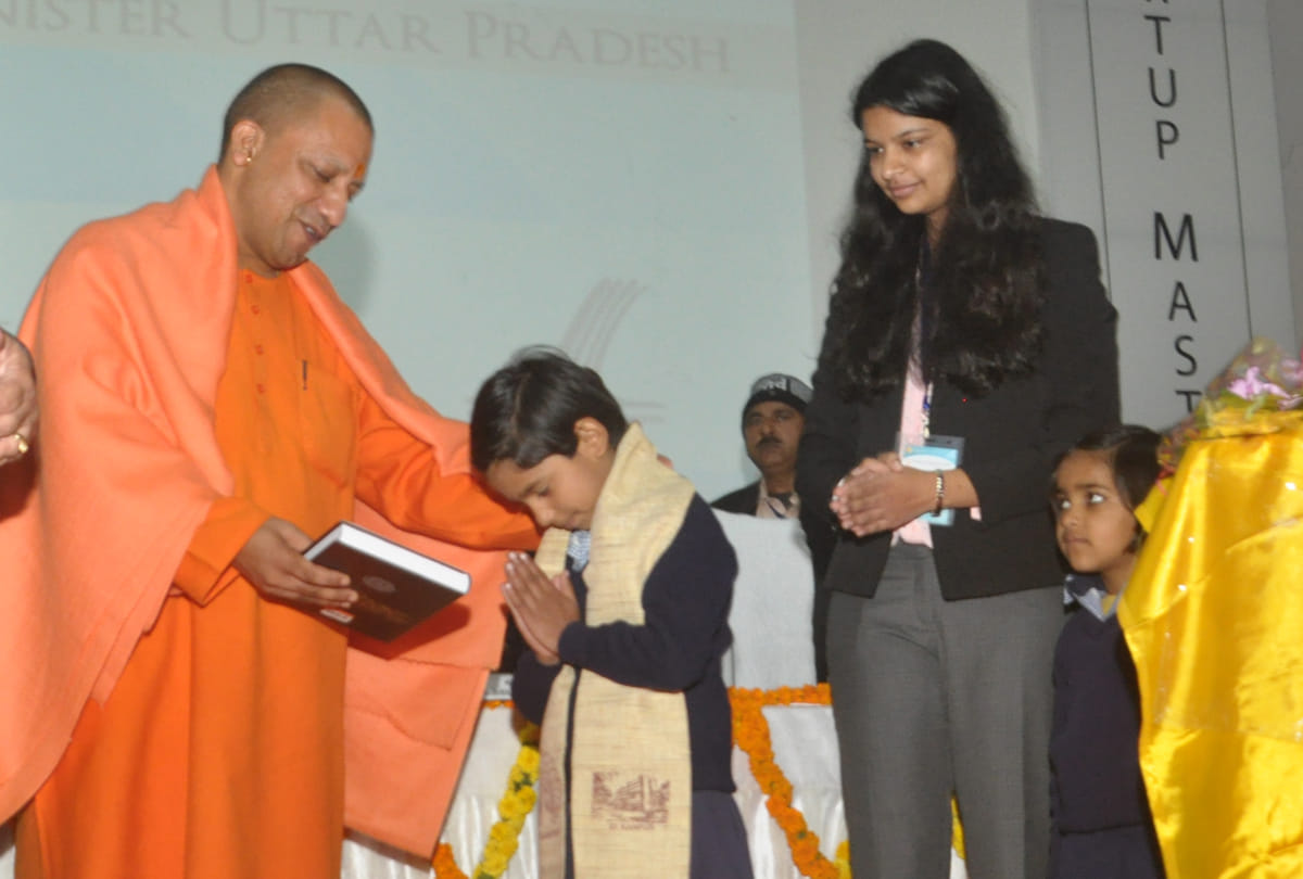 cm yogi in iit kanpur