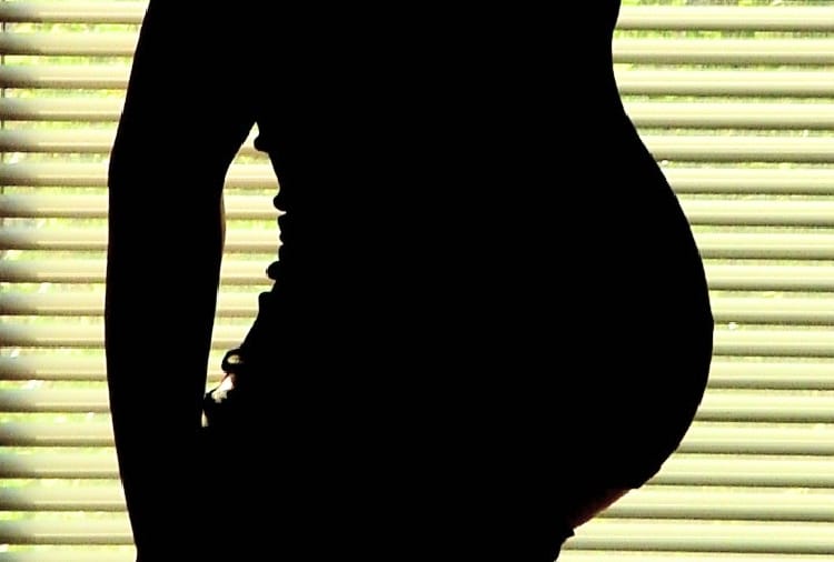 pregnant women died due to non availability of oxygen in ambulance