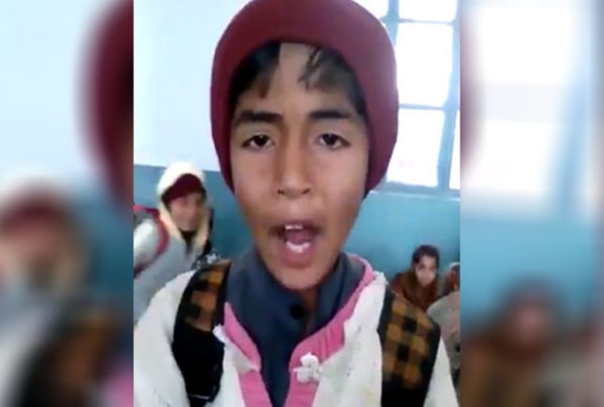 Video being viral of a student who asks for a vacation in a unique style to the teacher 