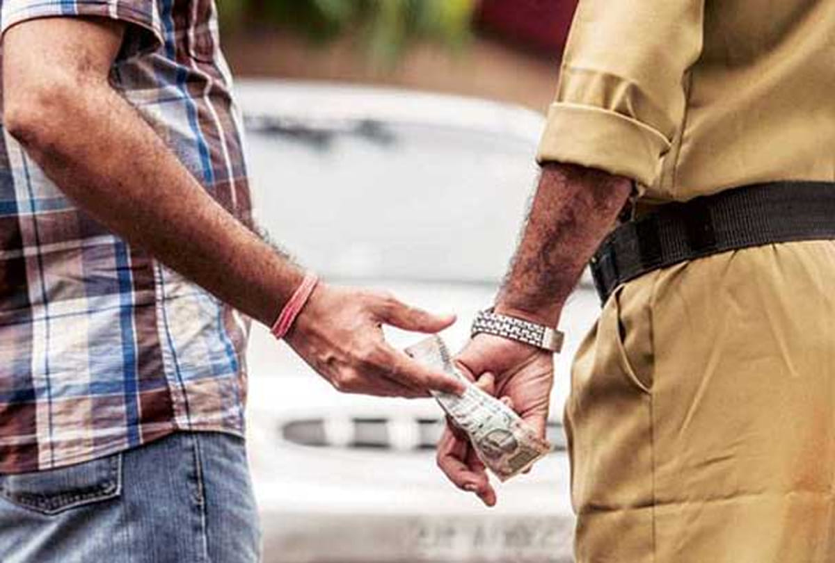 illegal recovery agents from truck drivers arrested in banda