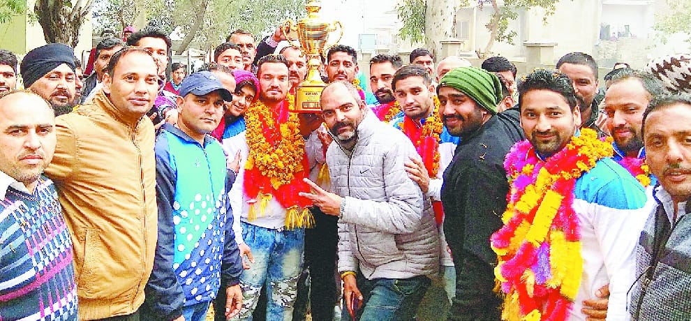 हिमाचल बिजली बोर्ड टीम की नेशनल कबड्डी जीत पर नालागढ़ में हुआ स्वागत