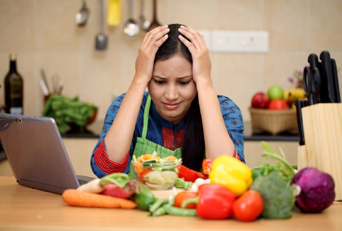 according to vastu shastra  how to keep away rahu from kitchen