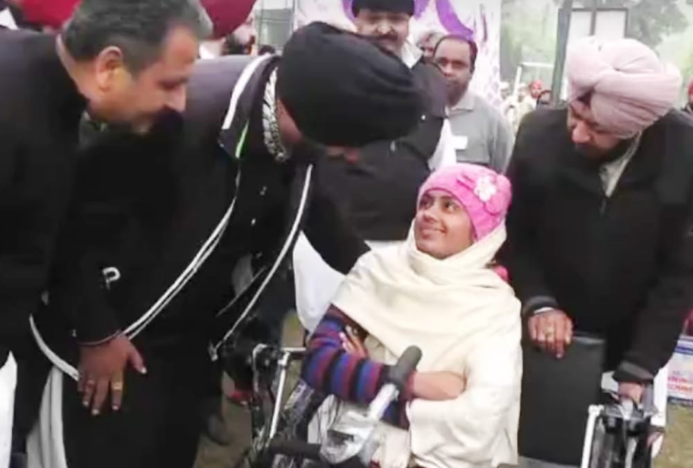 A Divyang girl asked a question from navjot singh sidhu