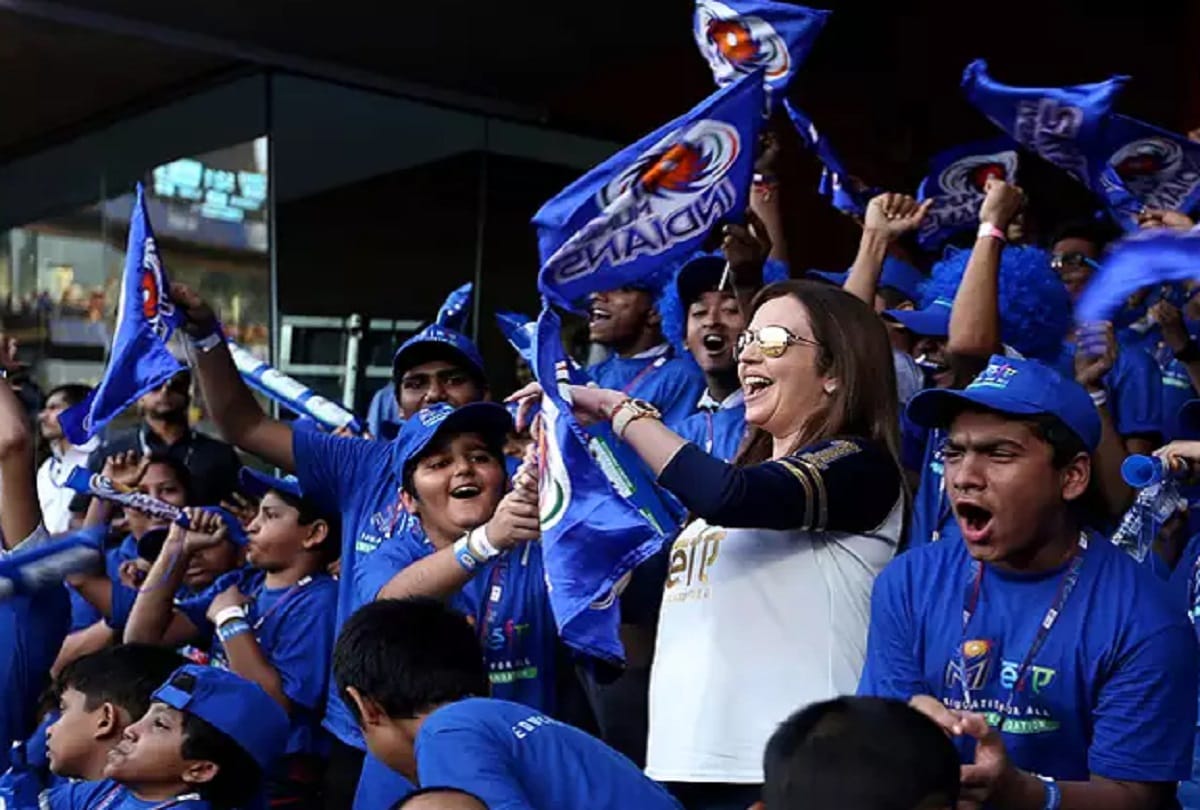 nita ambani with son akash ambani cheer to team india