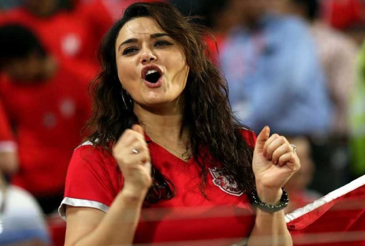 Preity Zinta has worked in Film industry as Assistant Director before acting