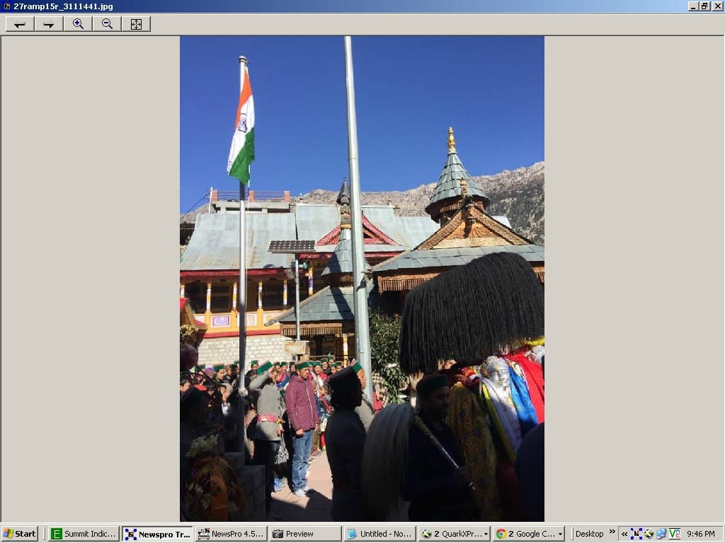 देवता की अनुमति से तिरंगा फहराकर दी सलामी