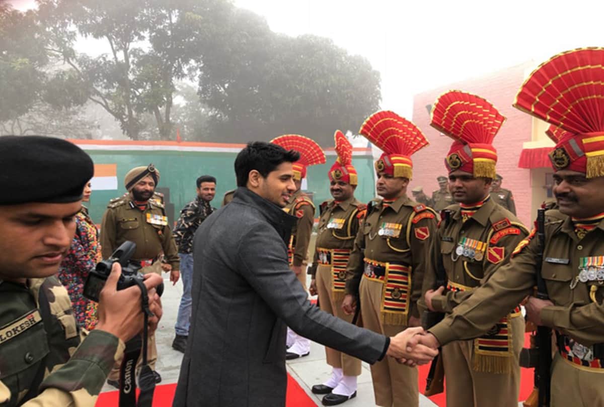 Aiyaary team Celebrated Republic Day BSF soldiers at Wagah Border