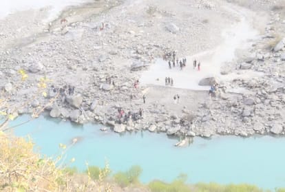a person drowned in Satluj  river while while taking selfies 
