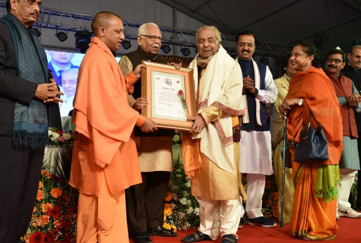 cm yogi said we will give employment to 20 lakh people