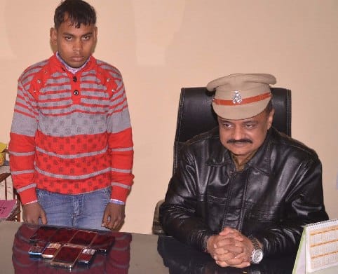 चोरी के आठ मोबाइल बरामद, एक गिरफ्तार