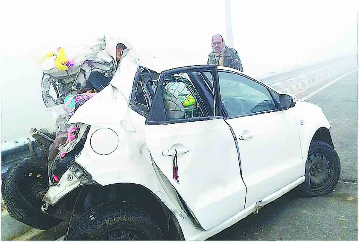 accident on Agra Lucknow Expressway due to fog