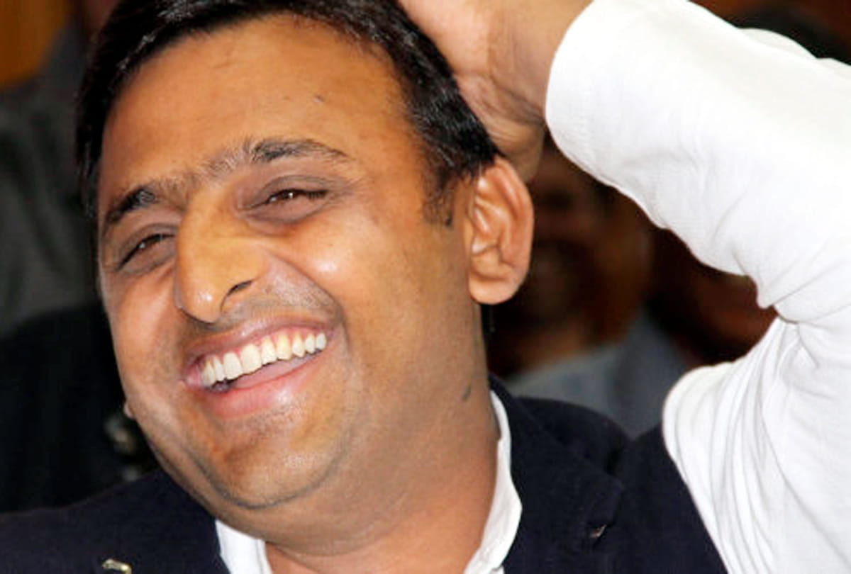 akhilesh yadav says up government behaving like dictator