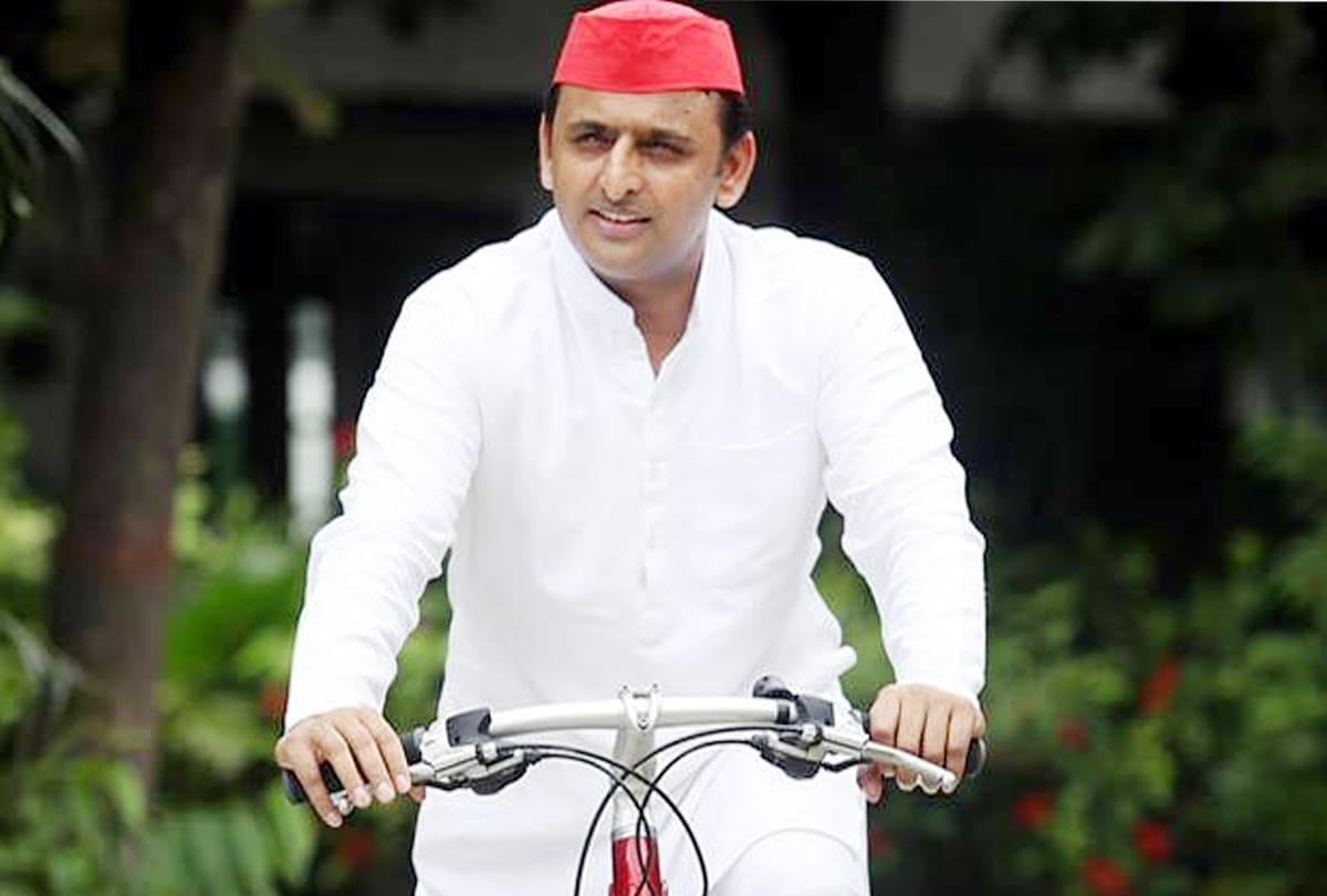 akhilesh yadav says up government behaving like dictator
