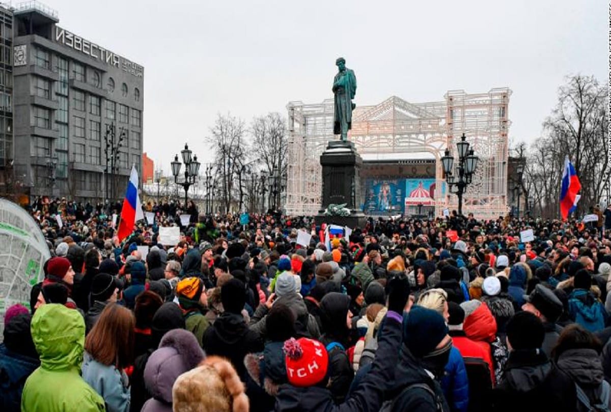 putin administration order to stop activities of navalny supporters