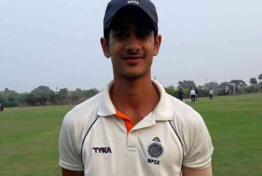 ipl2018 auction mohammad siraj is sold to 2.5 crore and aryaman birla sold to 30 lakh