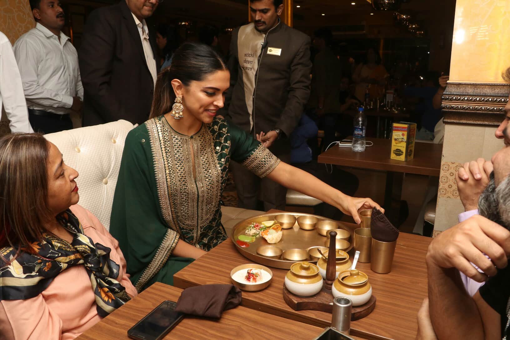 deepika padukone celebrated padmaavat box office collection